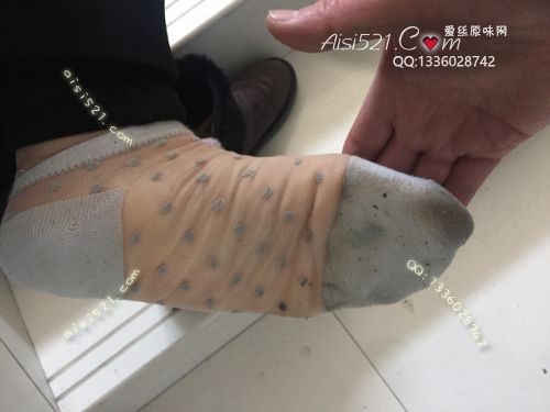 原味丝袜|袜类,臭短丝袜,致命臭(此活动MM随机,不能指定)——2018年1月初旬顾客订购致命臭活动MM(珠宝03妹妹-一周不洗的卡通丝)现收足底实拍,不可选
