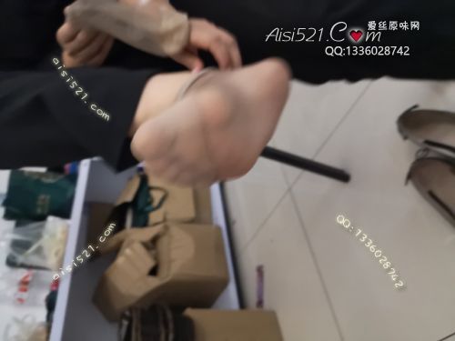 原味丝袜|袜类,臭短丝袜,致命臭(此活动MM随机,不能指定)——2018年8月中、下旬顾客订购致命臭活动MM(化妆品店长-咖啡丝)现收足底实拍