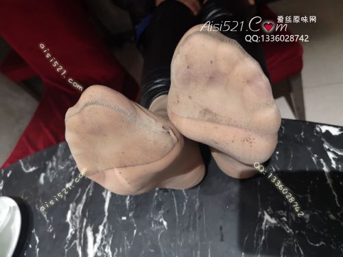 原味丝袜|袜类,臭短丝袜,致命臭(此活动MM随机,不能指定)——2018年10月份美国顾客订购致命臭活动MM(烤肉09美女-咖啡丝穿了6天)现收足底实拍