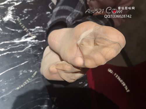 原味丝袜|袜类,臭短丝袜,致命臭(此活动MM随机,不能指定)——2018年11月中下旬顾客【双11买2赠1活动火爆订购】(烤肉09美女-汗脚肉丝袜)现收足底实拍