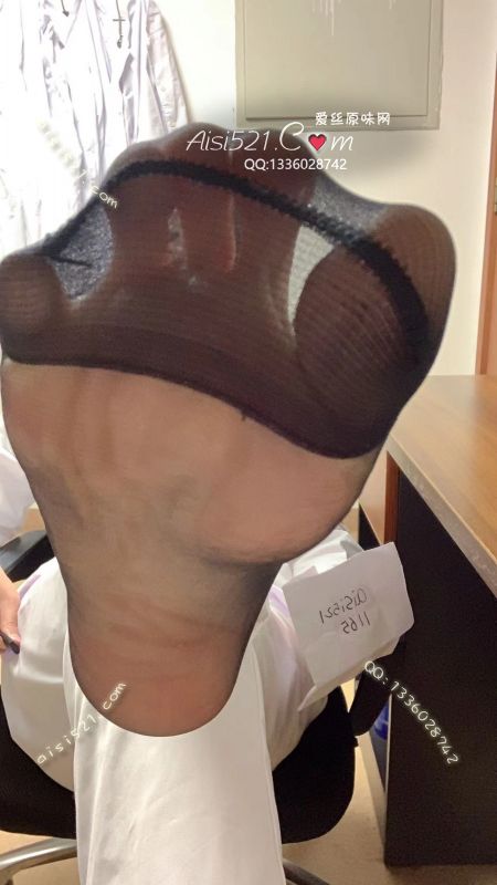 职场魅力(此活动2双起订，免费拍图)护士01mm的黑色酸臭短丝，每天在医院上班，体力劳动较大，基本上搬药品，一层的病房要跑晚上还要值班，走路多加上本身汗脚，味道酸臭无比，带点淡淡幽香，值得入手原味丝袜|袜类臭短丝袜