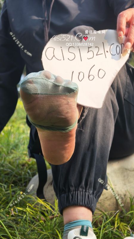 臭短丝袜薄荷绿庞臭酸爽，味道重，脚泥脚汗反复在臭鞋里浸泡走路。拿回去一只套在鼻子上做氧气罩一只套在狗懒子上起飞吧!一口爽死贱狗们。下单真空发货原味丝袜|袜类臭短丝袜