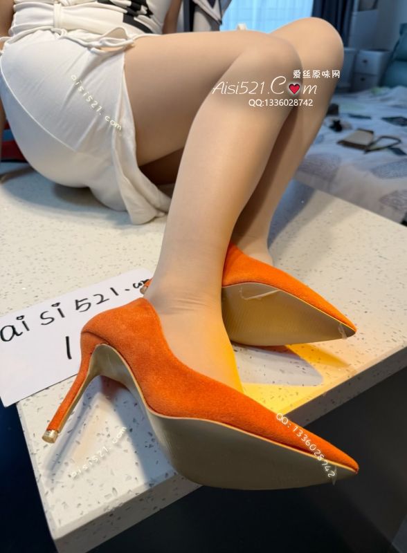 原味女鞋|鞋类,高中短跟,橙色高跟鞋～哈哈很喜欢的款式，鞋底都穿掉皮了…酸臭酸臭的味道、天暖和了每天都要搭配我的丝袜穿出门呢