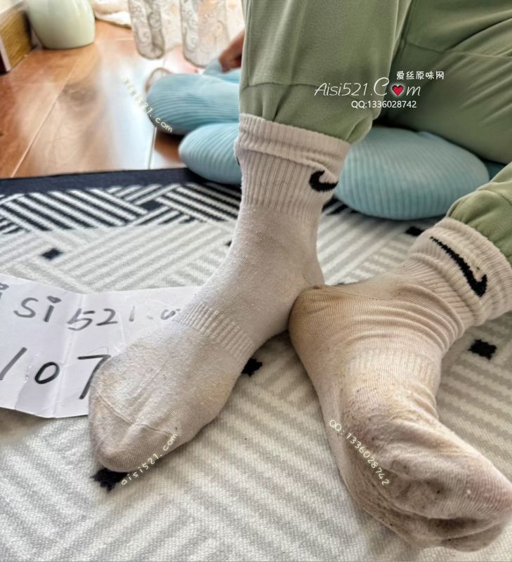 原味丝袜|袜类,臭棉袜,“”巨恶臭‘’耐克！白棉袜，穿得变色起球球发黄严重，恶臭极致、重口味拍