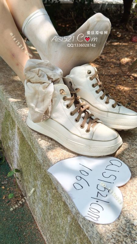 高端夏季棉带丝庞臭酸爽无比白色痕迹重大汗脚在战靴里每天户外步行，五天穿包浆后干了又湿，太热了脱鞋后都会冒烟。赶紧下单回去尽情的享受吧.一个字，绝，真空包装发货。原味丝袜|袜类臭棉袜