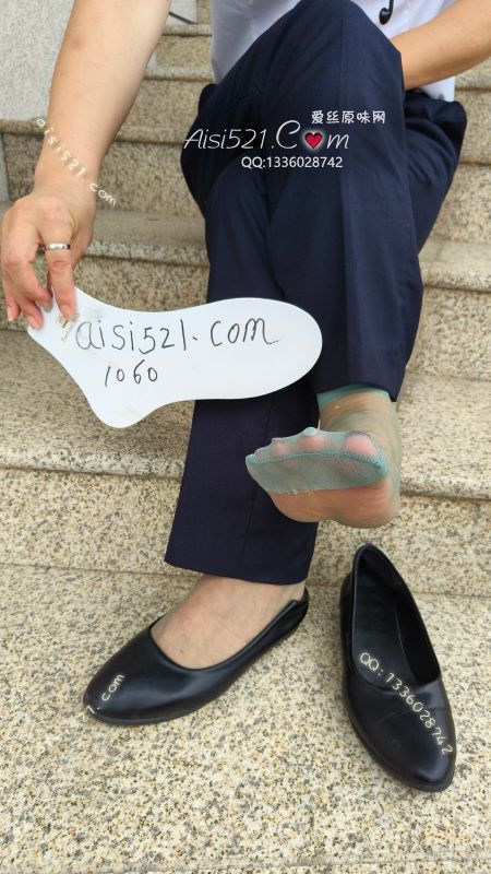 原味丝袜|袜类,臭短丝袜,酸臭感十足又美味的绿茶色短丝，顶级的味道直接过肺.一只放在鼻子上一只套在狗懒子上尽情的撸吧！一口让你精神抖擞，这款穿五天的丝丝脚汗脚泥都在上面。真空包装新鲜到你手中。