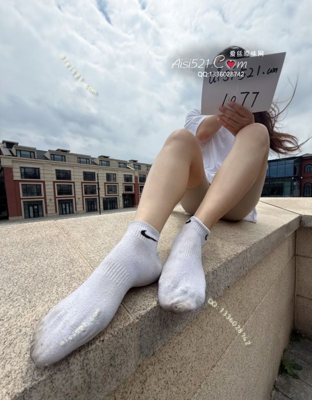 原味丝袜|袜类,臭棉袜,‘’酸臭味十足白色耐克棉袜，味道挥之不去～闻到立即下跪的气息！无法抵抗！