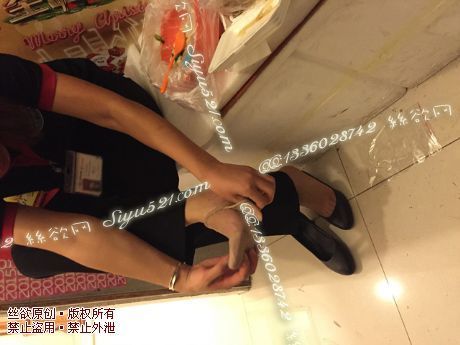 原味丝袜|袜类,臭短丝袜,爱丽丝(本土的BYD)——2015年9月下旬顾客订购巧克力甜点店01妹妹工作丝袜(特选-巧克力甜点店01妹妹-浓酸臭丝袜脚),此活动免费拍摄打包图