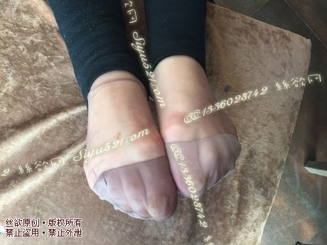 原味丝袜|袜类,臭短丝袜,致命臭(此活动MM随机,不能指定)——2015年11月中旬顾客订购致命臭活动MM(咖啡丝熟女sao丝)现收足底实拍,不可选择MM,免费附带无水印高清收购足底实拍图。