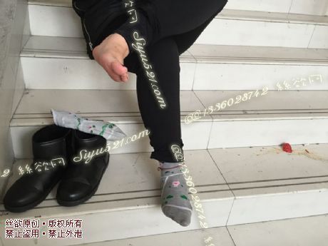 原味丝袜|袜类,臭棉袜,致命臭(此活动MM随机,不能指定)——2015年1月中旬顾客订购致命臭活动MM(恶臭棉袜)现收足底实拍,不可选择MM,免费附带无水印高清收购足底实拍图。