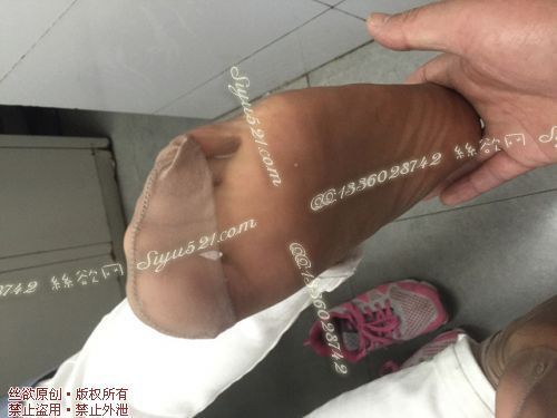 原味丝袜|袜类,臭短丝袜,爱丽丝(本土的BYD)——2016年10月中旬顾客订购甜点店熟女工作丝袜(甜点店熟女-咖啡丝),此活动免费拍摄打包图可1双