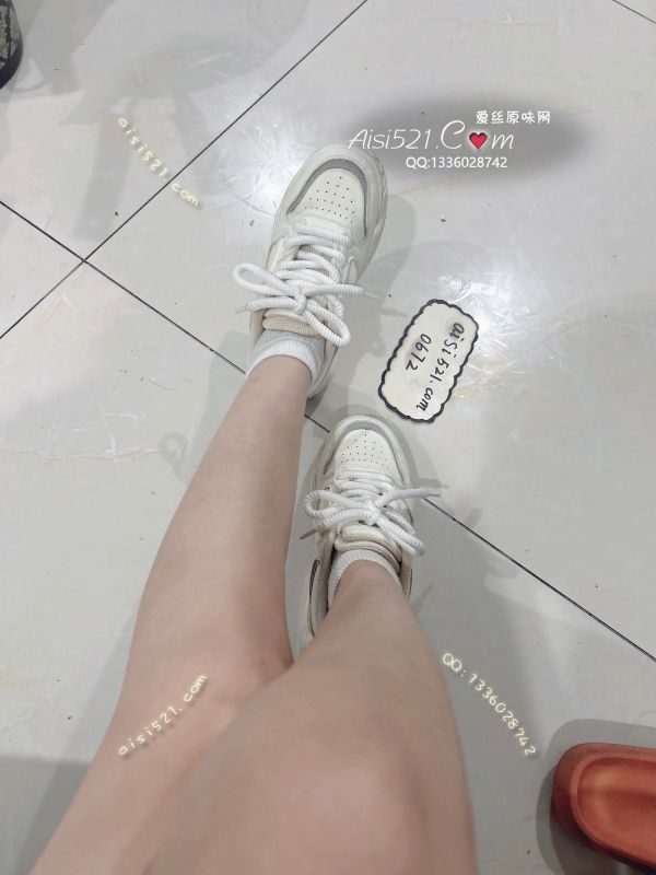 小白鞋穿了2年，酸臭酸臭的，直接上头原味女鞋|鞋类休闲平底