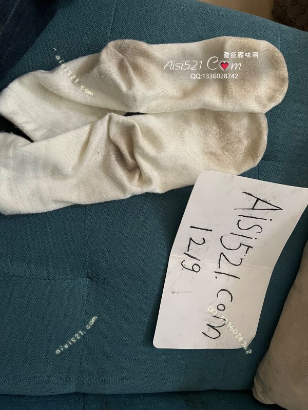 原味丝袜|袜类,臭棉袜,酸臭酸臭的很用心穿出来的白袜子 看痕迹就知道相机弱化了痕迹，味道是保证臭晕你那种 太臭了不想留着了赶紧拍吧