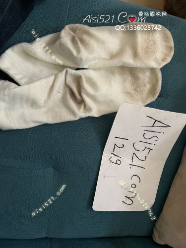 酸臭酸臭的很用心穿出来的白袜子 看痕迹就知道相机弱化了痕迹，味道是保证臭晕你那种 太臭了不想留着了赶紧拍吧原味丝袜|袜类臭棉袜