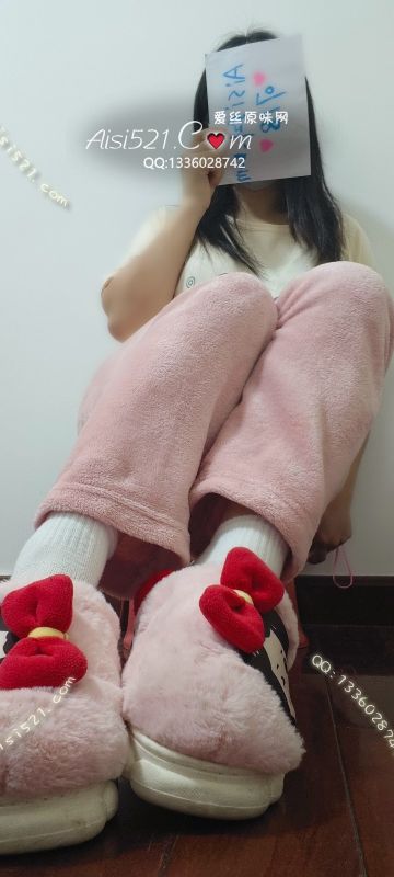 裸足穿的酸臭毛毛鞋白又脏又臭原味女鞋|鞋类凉鞋拖鞋