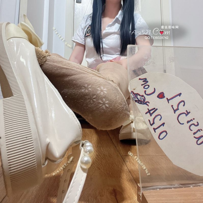 原味丝袜|袜类,臭船袜,【本界面出蕾丝船袜一双】经年不浣玉足，汗迹悄凝如霜，粉蕾丝船袜轻笼其上。潮退垢生，晶屑硬挺，竟可卓立袜底【消费满520可以送重口味前掌袜一对或者JK小白皮鞋一双】