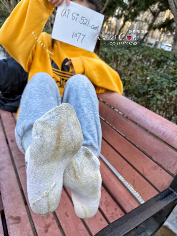原味丝袜|袜类,臭棉袜,厚厚的耐克白棉袜～冬天穿透性更强！味道保存的更好、臭味熏染着弥漫的气息扑面而来……