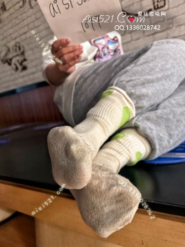 绿色心比心【酸臭味要命】米白色棉袜！超级爱死球球、绝对穿到位了！原味丝袜|袜类臭棉袜