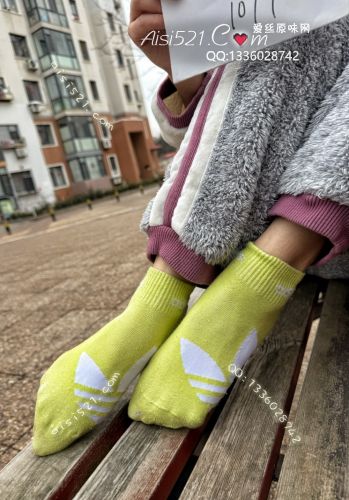 酸臭～『阿迪』无敌绿色小棉袜来咯！我的棉袜成本都很高，但是无所畏惧～酸臭味到位！拍下自己去体会原味丝袜|袜类臭棉袜
