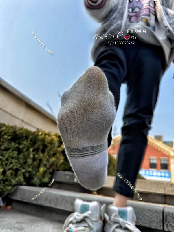 极臭*耐克白船袜*～穿漏脚指头了、就这双袜子真是煞费我苦心穿出来的！自己看痕迹吧！就硬穿！原味丝袜|袜类臭船袜