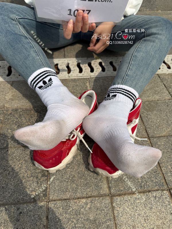 原味丝袜|袜类,臭棉袜,酸臭‘三叶草黑色白棉袜’’这味道太上头了、让人难以忘记的感觉…挥之不去…