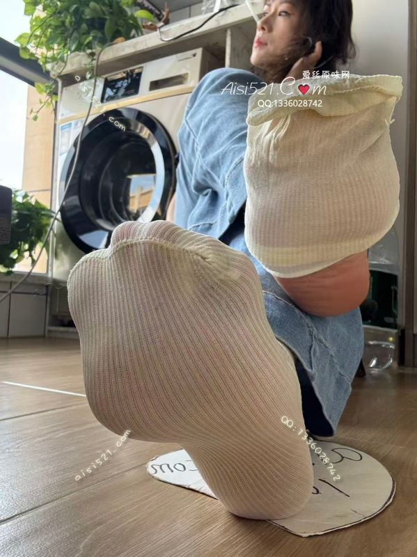 臭薄呢绒丝糖果袜夏季高温每天出汗汗水胶黏粘在脚上，脱掉发黄的汗水沾满丝丝缕缕，每天户外直播步行仨小时脚像踩着火。回家赶紧脱，酸臭直接熏死贱狗!下单真空发货保持新鲜原味,原味丝袜|袜类臭棉袜