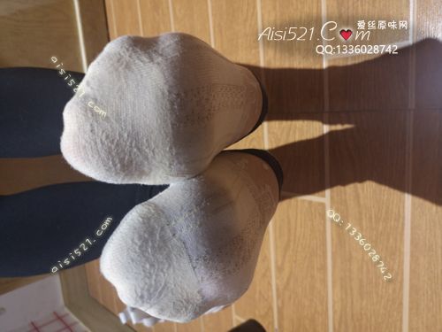 原味丝袜|袜类,臭短丝袜,爱丽丝(此活动可指定MM,但袜类随机)——2019年11月份顾客订购(导购36卡通丝),现收足底实拍,此活动免费拍摄打包图