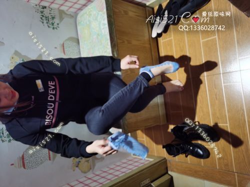 原味丝袜|袜类,臭短丝袜,爱丽丝(此活动可指定MM,但袜类随机)——2020年11月份顾客订购(导购36卡通丝)现收足底实拍,此活动免费拍摄打包图