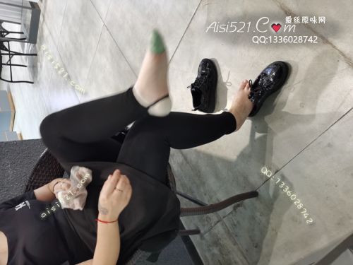 原味丝袜|袜类,臭短丝袜,爱丽丝(此活动可指定MM,但袜类随机)——2020年11月份顾客订购(奢店02卡通丝)现收足底实拍,此活动免费拍摄打包图